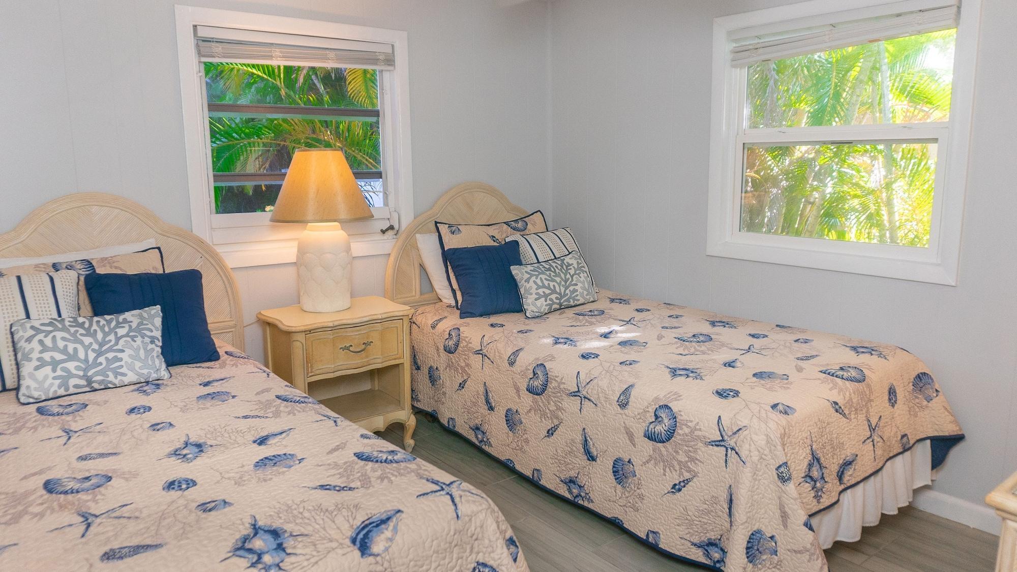 Gulf Breeze Cottages Санибел Екстериор снимка