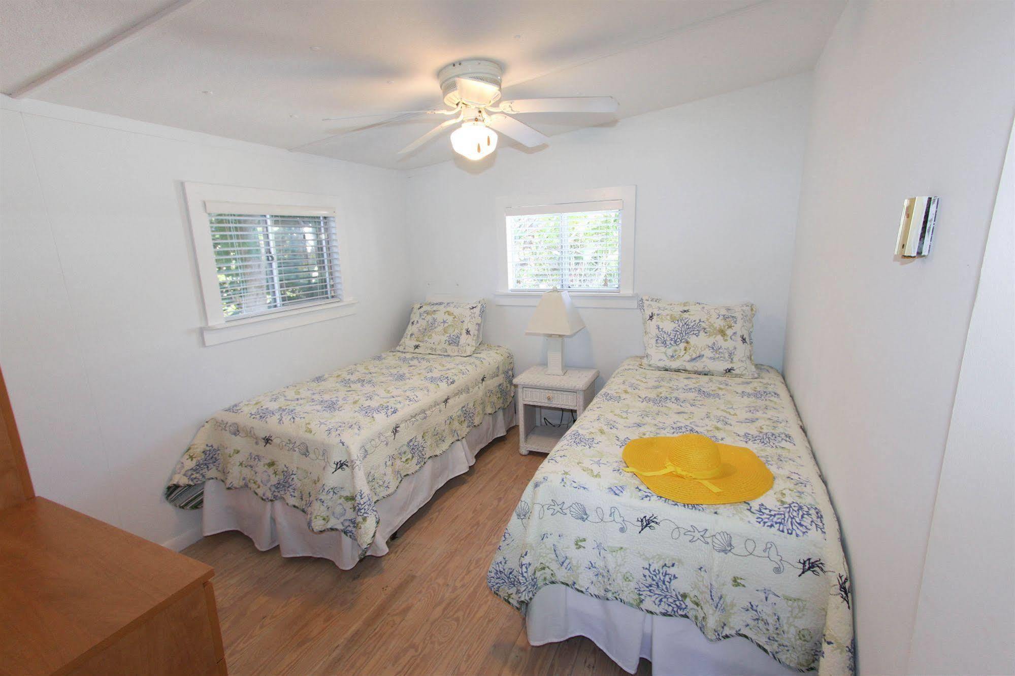 Gulf Breeze Cottages Санибел Екстериор снимка